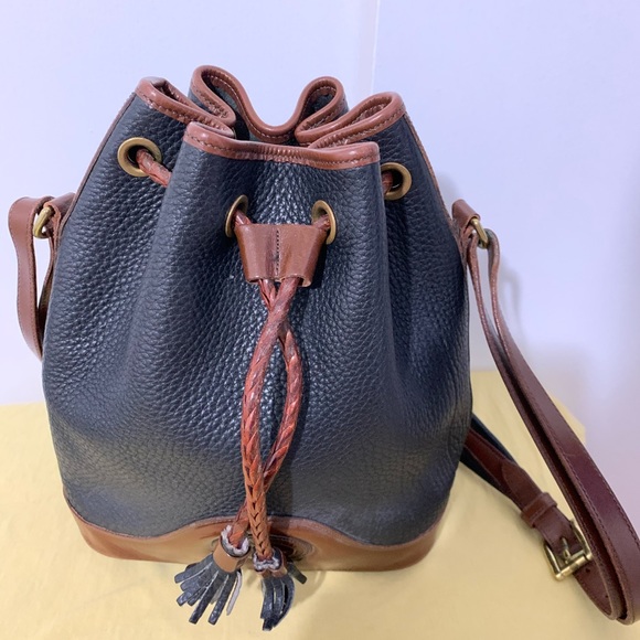 Dooney & Bourke Handbags - EUC vintage Dooney and Bourke bucket bag